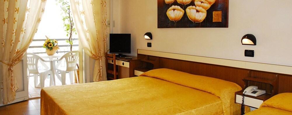 Hotel Devon Rooms & Breakfast تْشيزيناتيكو المظهر الخارجي الصورة