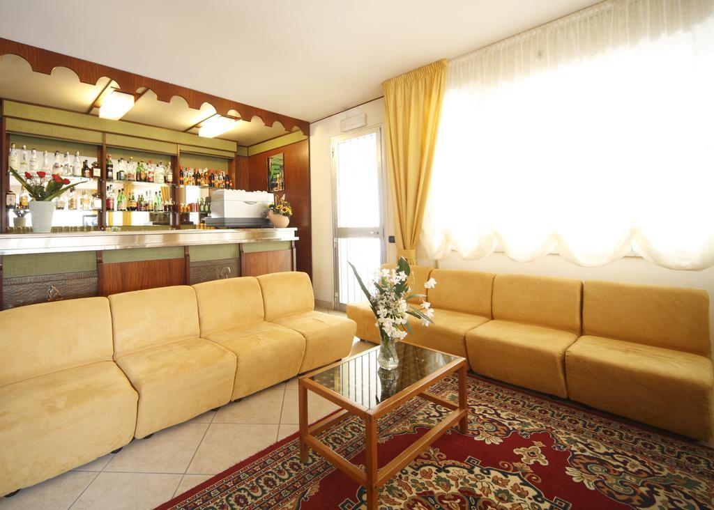 Hotel Devon Rooms & Breakfast تْشيزيناتيكو المظهر الخارجي الصورة
