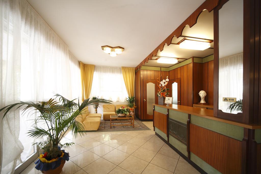 Hotel Devon Rooms & Breakfast تْشيزيناتيكو المظهر الخارجي الصورة