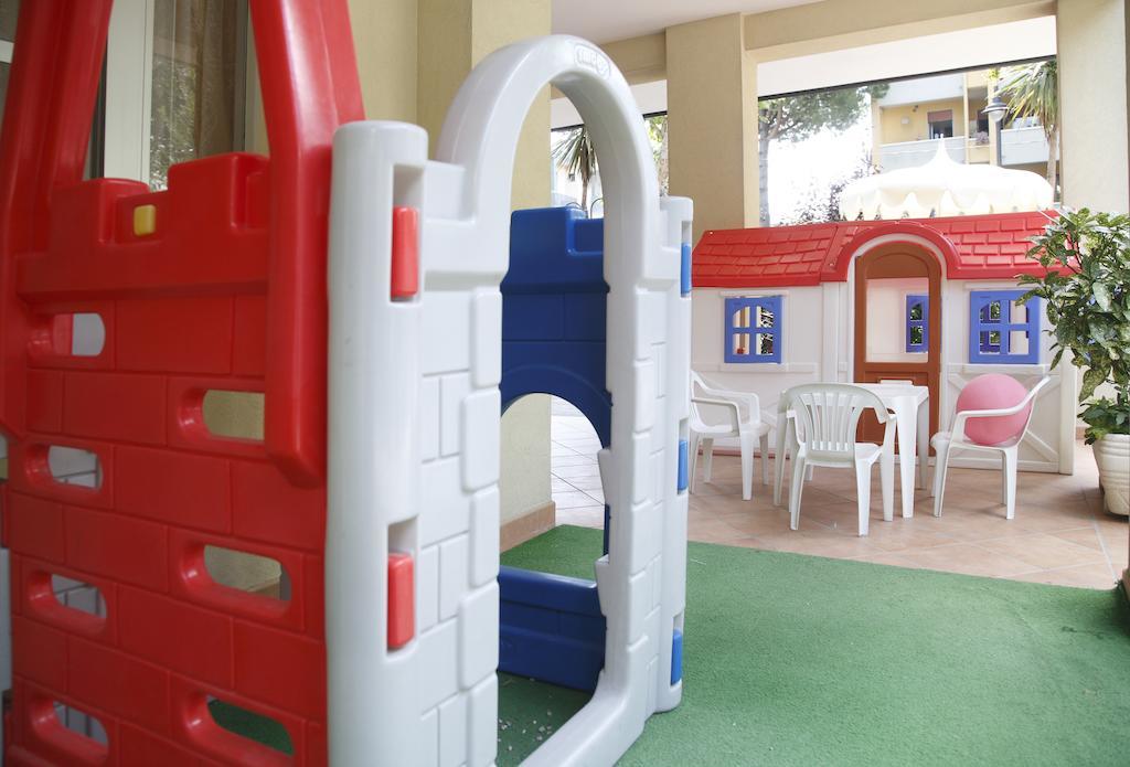 Hotel Devon Rooms & Breakfast تْشيزيناتيكو المظهر الخارجي الصورة