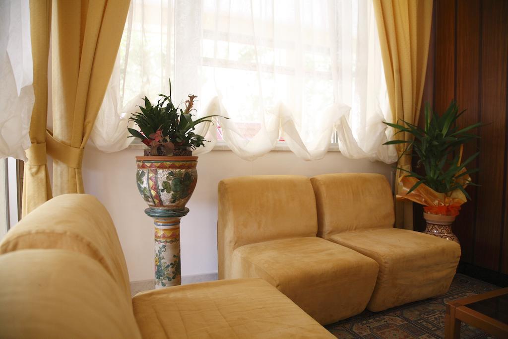 Hotel Devon Rooms & Breakfast تْشيزيناتيكو المظهر الخارجي الصورة