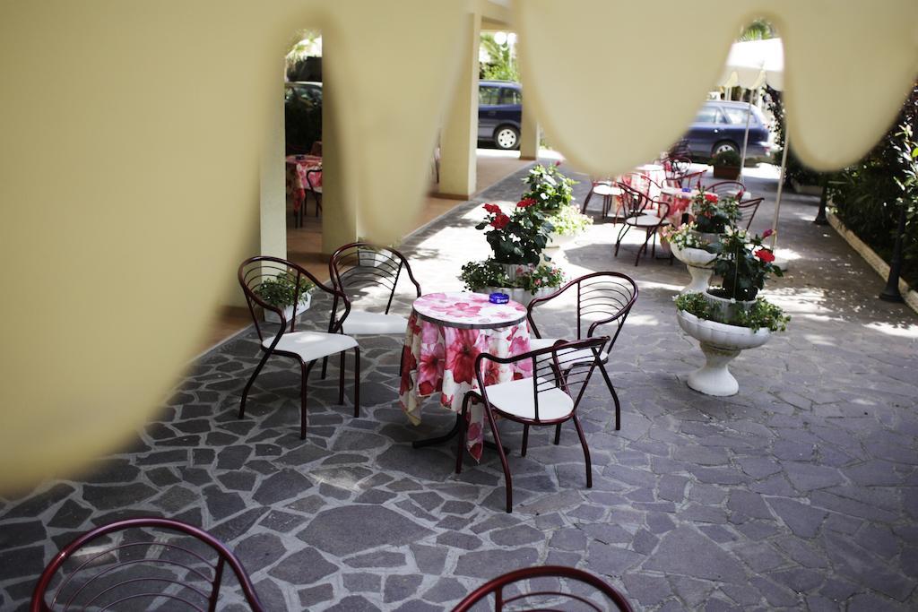 Hotel Devon Rooms & Breakfast تْشيزيناتيكو المظهر الخارجي الصورة