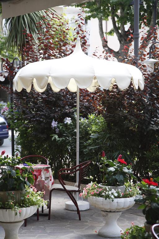 Hotel Devon Rooms & Breakfast تْشيزيناتيكو المظهر الخارجي الصورة