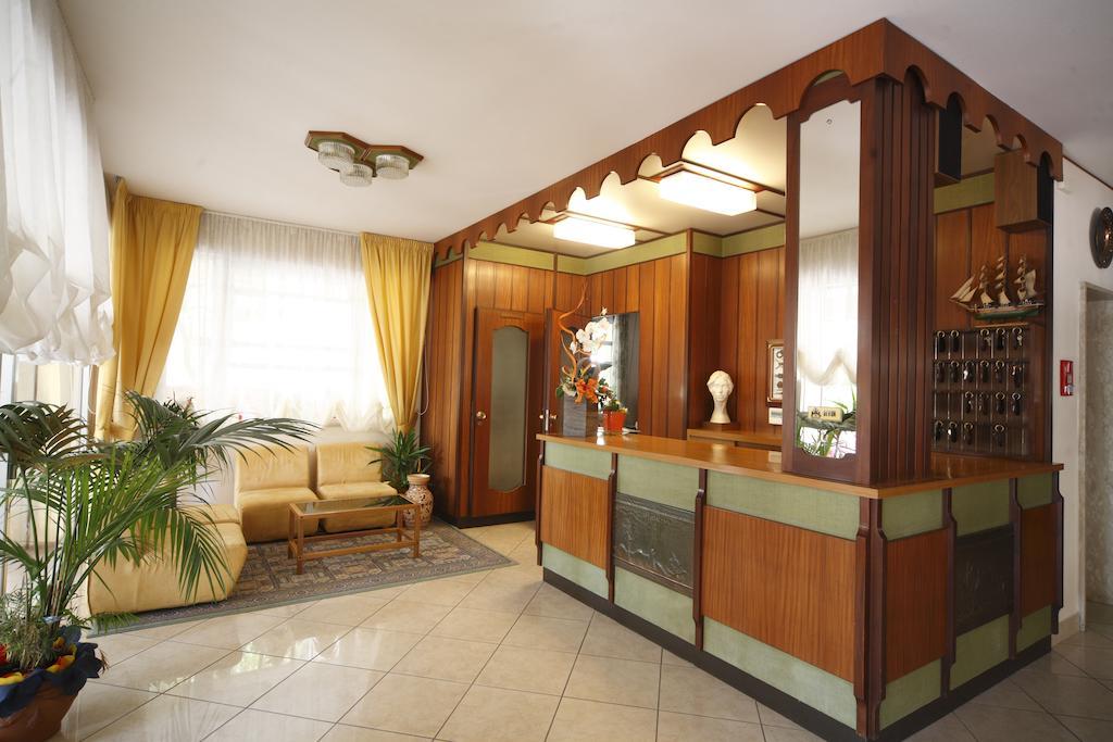Hotel Devon Rooms & Breakfast تْشيزيناتيكو المظهر الخارجي الصورة