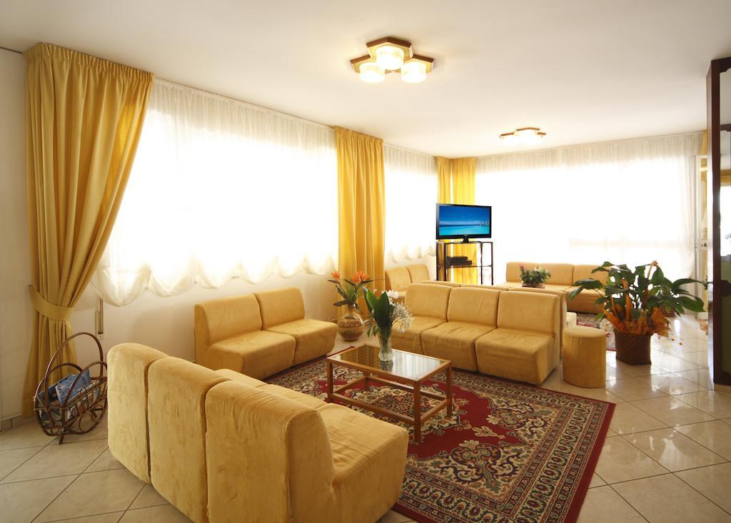 Hotel Devon Rooms & Breakfast تْشيزيناتيكو المظهر الخارجي الصورة