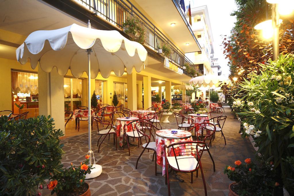 Hotel Devon Rooms & Breakfast تْشيزيناتيكو المظهر الخارجي الصورة