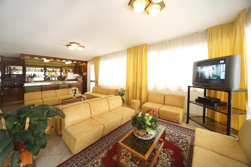 Hotel Devon Rooms & Breakfast تْشيزيناتيكو المظهر الخارجي الصورة