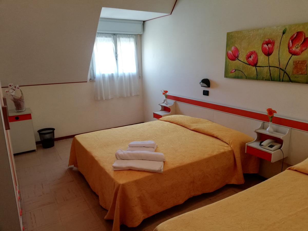 Hotel Devon Rooms & Breakfast تْشيزيناتيكو المظهر الخارجي الصورة
