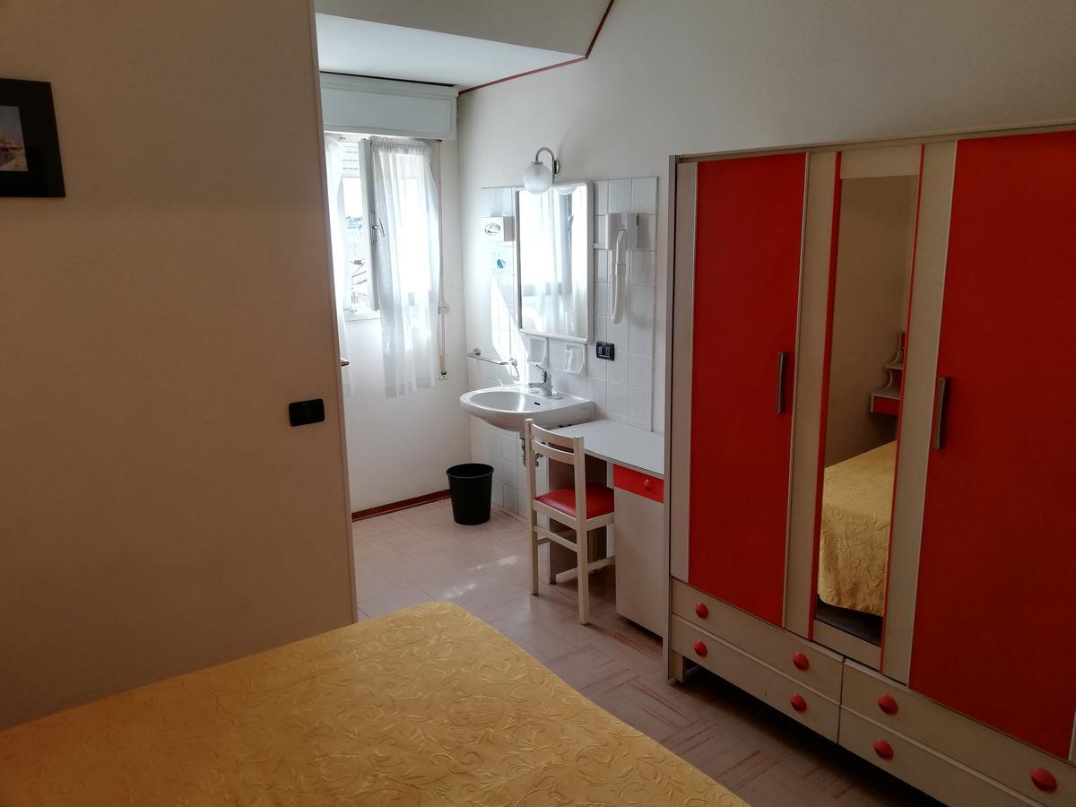 Hotel Devon Rooms & Breakfast تْشيزيناتيكو المظهر الخارجي الصورة