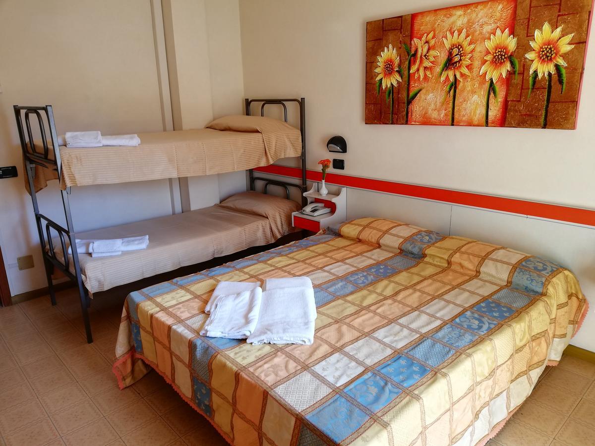 Hotel Devon Rooms & Breakfast تْشيزيناتيكو المظهر الخارجي الصورة