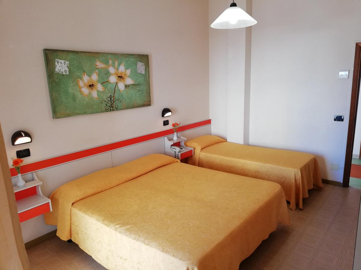 Hotel Devon Rooms & Breakfast تْشيزيناتيكو المظهر الخارجي الصورة