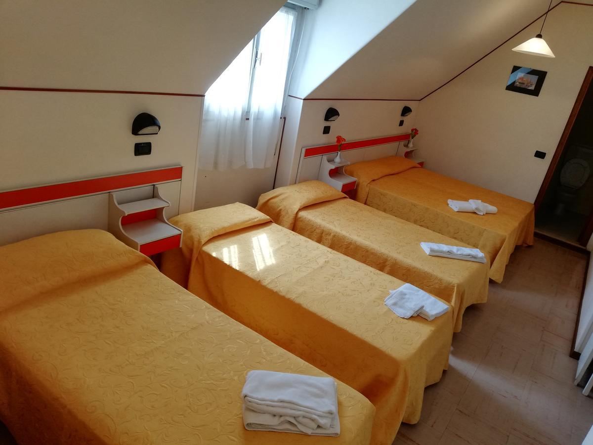 Hotel Devon Rooms & Breakfast تْشيزيناتيكو المظهر الخارجي الصورة