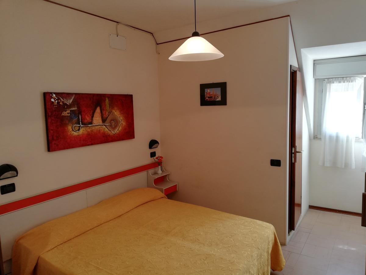 Hotel Devon Rooms & Breakfast تْشيزيناتيكو المظهر الخارجي الصورة