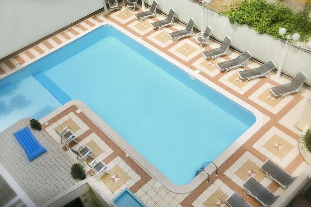Hotel Devon Rooms & Breakfast تْشيزيناتيكو المظهر الخارجي الصورة